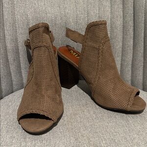 New MIA Oakes Open-Toe Perforated Booties (Tan)